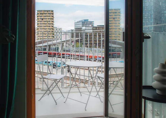 Decorous Cozy View *